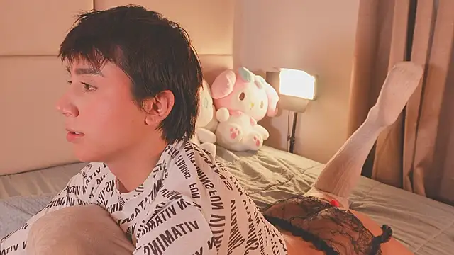 Snapshot of SweetHanson chatting on 02-25-26, 07:36 SweetHanson online show from 02-25-26, 07:36