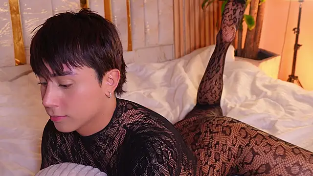 Snapshot of SweetHanson chatting on 10-22-25, 08:08 SweetHanson online show from 10-22-25, 08:08