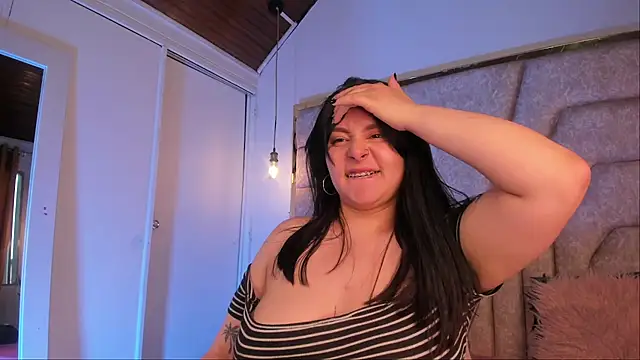 EmaJames25 online show from 12-05-25, 07:23