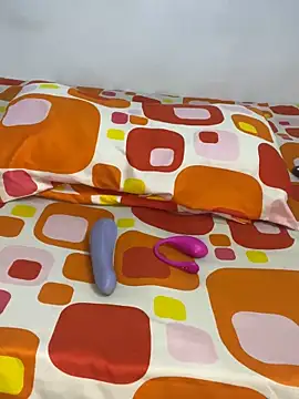 leilachic online show from 03-22-25, 05:52