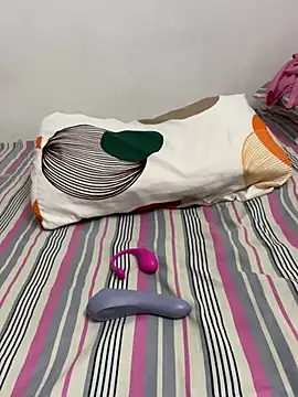 leilachic online show from 12-25-24, 10:17