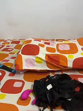 leilachic online show from 03-17-25, 07:24