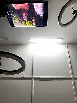 leilachic online show from 12-05-24, 08:38