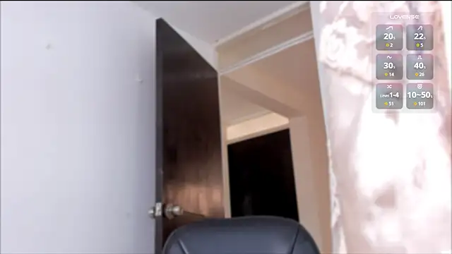 Snapshot of DianaDirty1 chatting on 10-16-25, 04:04 DianaDirty1 online show from 10-16-25, 04:04