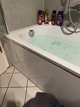 Snapshot of SunnyWild chatting on 02-12-25, 10:59 SunnyWild online show from 02-12-25, 10:59