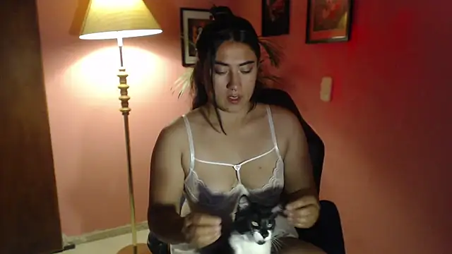 bunnyemilyrose36 online show from 04-12-26, 08:17