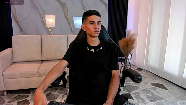 Snapshot of Aaron_Scoot chatting on 03-03-26, 08:38 Aaron Scoot online show from 03-03-26, 08:38