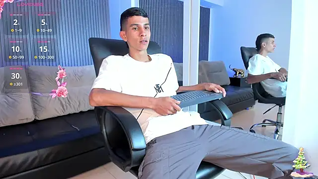 Aaron Scoot online show from 12-19-25, 11:12