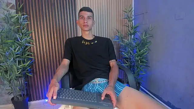 Aaron Scoot online show from 12-05-25, 04:49