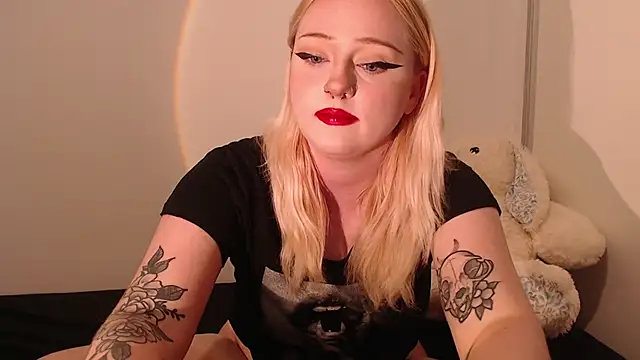 Snapshot of chloe_levine chatting on 09-10-25, 01:48 chloe levine online show from 09-10-25, 01:48