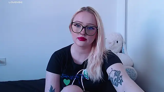 Snapshot of chloe_levine chatting on 09-12-25, 09:03 chloe levine online show from 09-12-25, 09:03