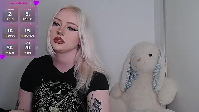 Snapshot of chloe_levine chatting on 09-20-25, 01:21 chloe levine online show from 09-20-25, 01:21