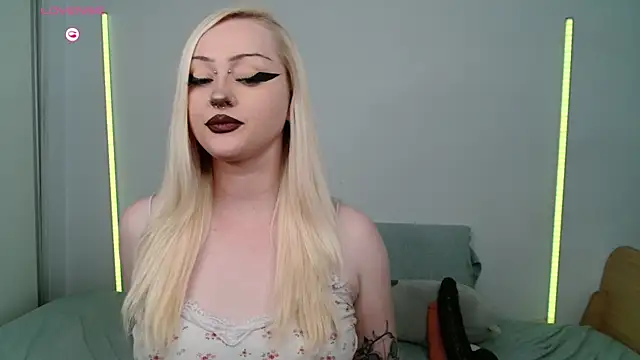 Snapshot of chloe_levine chatting on 03-30-26, 07:59 chloe levine online show from 03-30-26, 07:59