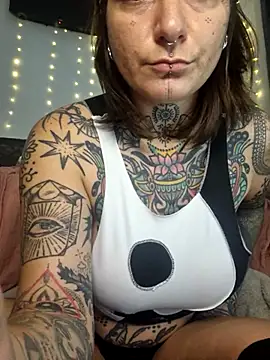 lizzardqueeen online show from 12-14-25, 11:54