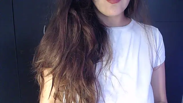 AdharaLujan online show from 04-08-26, 01:23