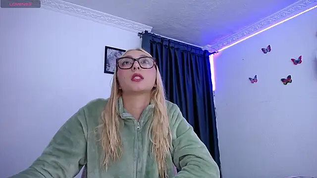 Soffy-brooks online show from 04-23-26, 03:57
