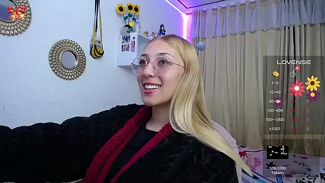 Snapshot of Soffy-brooks chatting on 03-20-25, 10:10 Soffy-brooks online show from 03-20-25, 10:10