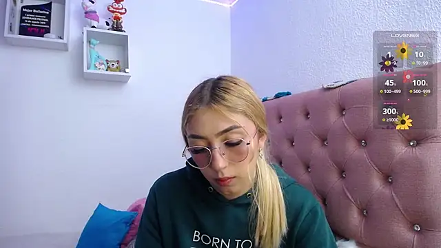 Snapshot of Soffy-brooks chatting on 11-16-25, 04:28 Soffy-brooks online show from 11-16-25, 04:28