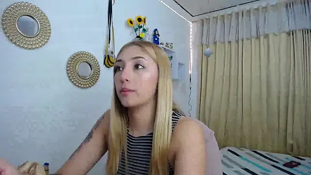 Snapshot of Soffy-brooks chatting on 01-30-25, 10:19 Soffy-brooks online show from 01-30-25, 10:19