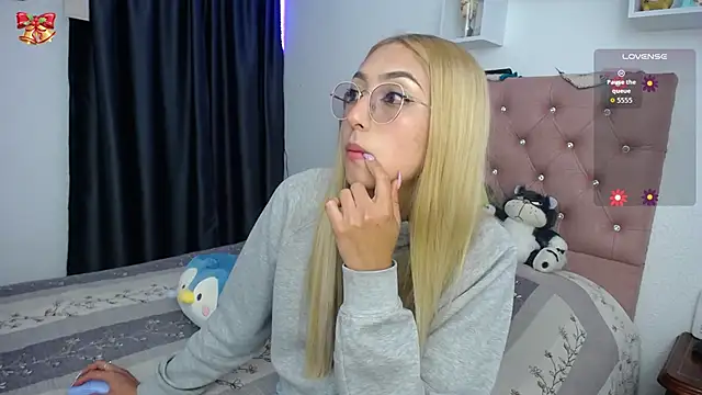 Snapshot of Soffy-brooks chatting on 12-15-25, 03:34 Soffy-brooks online show from 12-15-25, 03:34