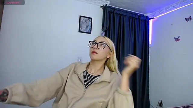 Snapshot of Soffy-brooks chatting on 04-12-26, 03:10 Soffy-brooks online show from 04-12-26, 03:10