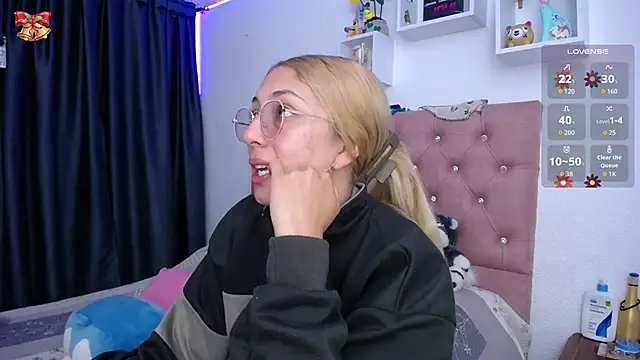 Snapshot of Soffy-brooks chatting on 12-14-25, 03:13 Soffy-brooks online show from 12-14-25, 03:13