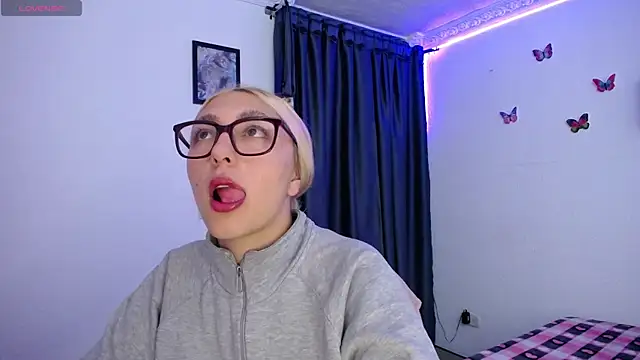 Soffy-brooks online show from 04-28-26, 04:17