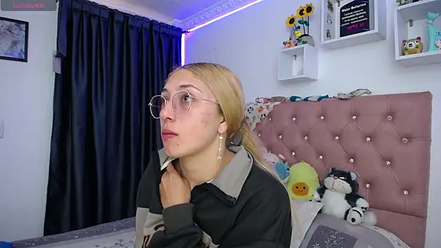 Snapshot of Soffy-brooks chatting on 12-16-25, 10:03 Soffy-brooks online show from 12-16-25, 10:03