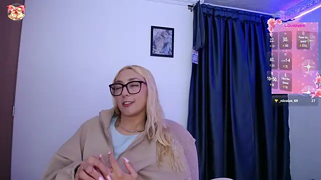 Snapshot of Soffy-brooks chatting on 04-13-26, 03:43 Soffy-brooks online show from 04-13-26, 03:43