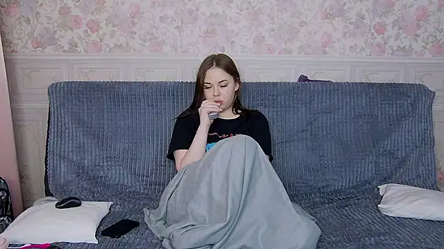 Snapshot of BettyCherryX chatting on 01-13-25, 04:18 BettyCherryX online show from 01-13-25, 04:18