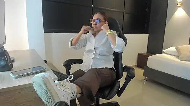 alma fenix online show from 10-10-25, 12:28