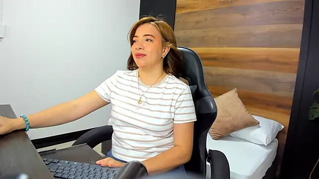 alma fenix online show from 09-20-25, 06:57