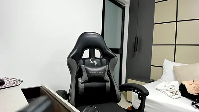 Snapshot of alma_fenix chatting on 03-04-26, 12:24 alma fenix online show from 03-04-26, 12:24