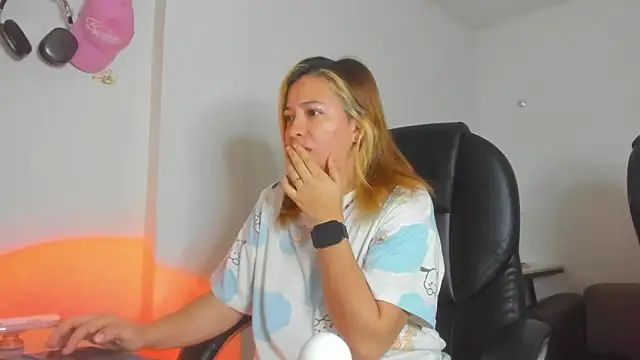 Snapshot of alma_fenix chatting on 03-31-26, 11:34 alma fenix online show from 03-31-26, 11:34