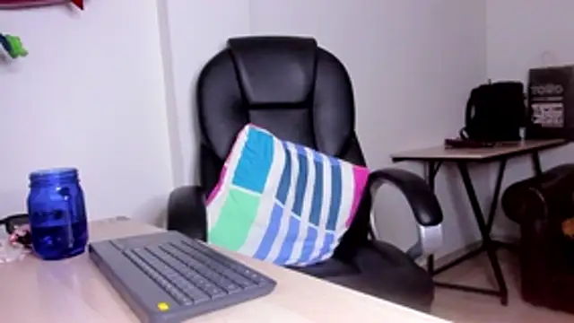 Snapshot of alma_fenix chatting on 04-13-26, 04:05 alma fenix online show from 04-13-26, 04:05