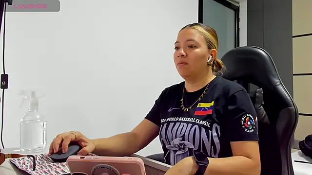 Snapshot of alma_fenix chatting on 03-21-26, 12:31 alma fenix online show from 03-21-26, 12:31