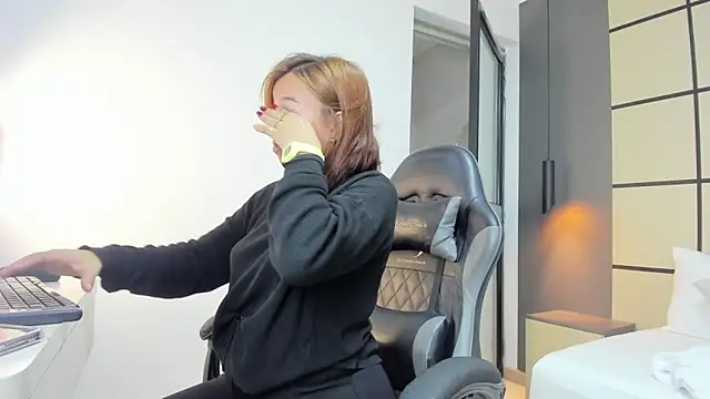 alma fenix online show from 09-29-25, 12:22