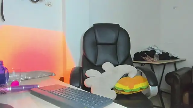 Snapshot of alma_fenix chatting on 04-03-26, 02:40 alma fenix online show from 04-03-26, 02:40