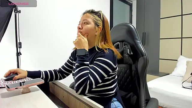 Snapshot of alma_fenix chatting on 03-24-26, 12:38 alma fenix online show from 03-24-26, 12:38