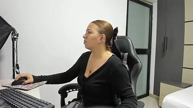 alma fenix online show from 09-25-25, 12:22