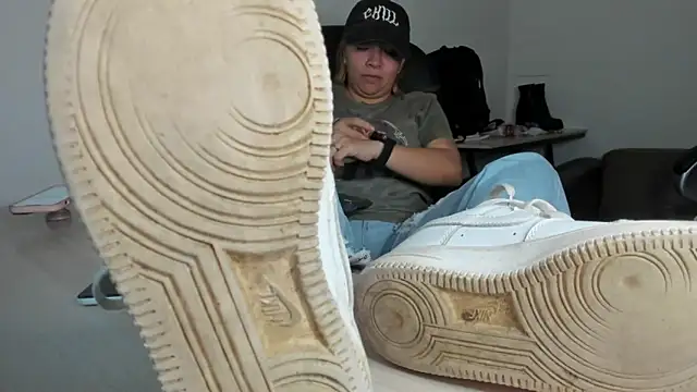 Snapshot of alma_fenix chatting on 03-27-26, 08:26 alma fenix online show from 03-27-26, 08:26