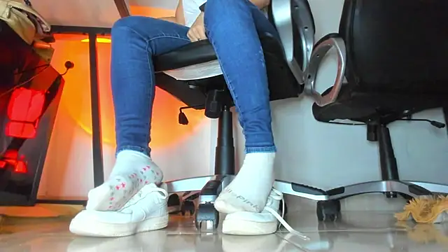 Snapshot of alma_fenix chatting on 04-09-26, 12:00 alma fenix online show from 04-09-26, 12:00