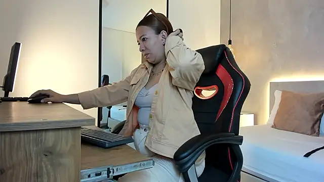 alma fenix online show from 10-21-25, 12:26