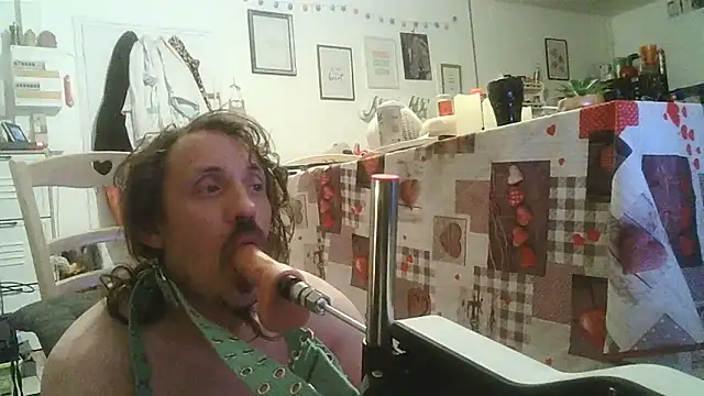 cyril020202 online show from 11-04-25, 10:35