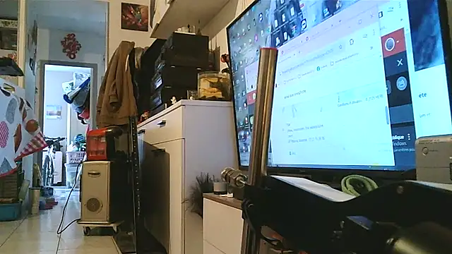 cyril020202 online show from 10-03-25, 08:27