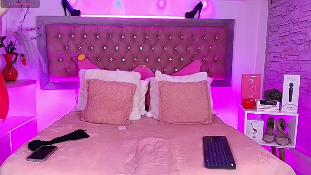 EmmaWilder online show from 10-28-25, 09:47