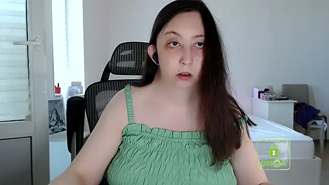 Snapshot of cute_and_hot chatting on 06-11-26, 02:58 cute and hot online show from 06-11-26, 02:58
