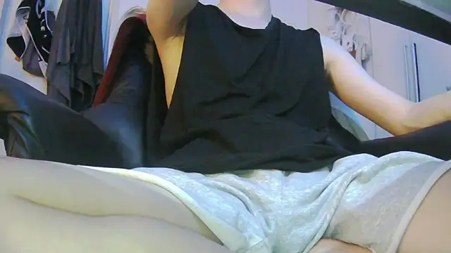 Snapshot of Ray175oo chatting on 06-10-26, 07:48 Ray175oo online show from 06-10-26, 07:48