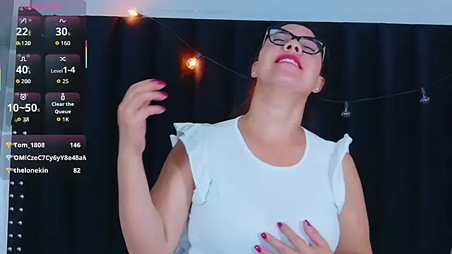 hotlatinateacher online show from 11-18-25, 07:22