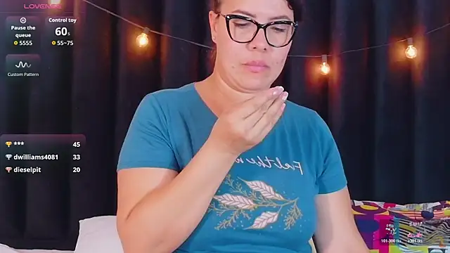 hotlatinateacher online show from 10-28-25, 07:18